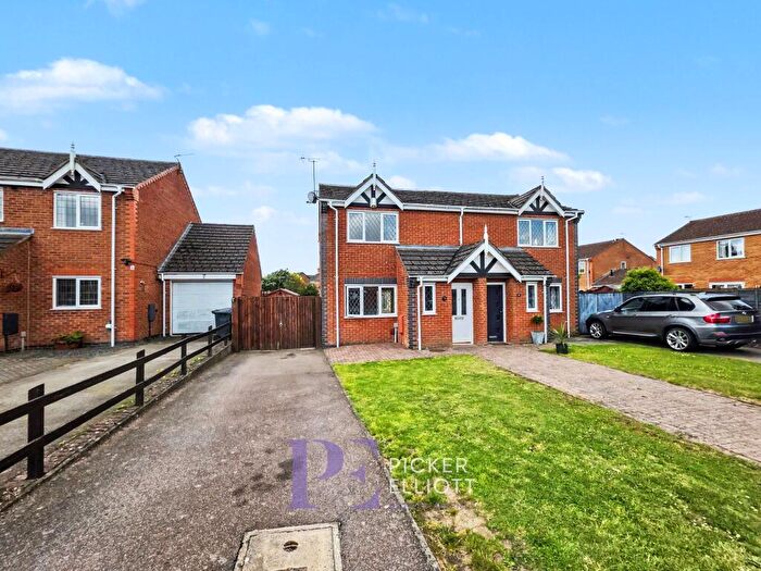 3 Bedroom Semi-Detached House To Rent In Livia Close, Hinckley, LE10