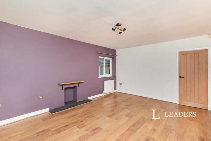 2 Bedroom Bungalow To Rent In Dean Road, DE56
