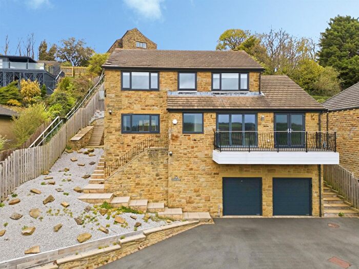 4 Bedroom Detached House For Sale In High Street, Thornhill, Dewsbury, WF12