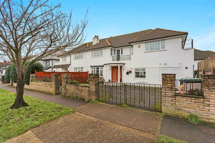 5 Bedroom Semi-Detached House To Rent In Derwent Avenue, London, SW15