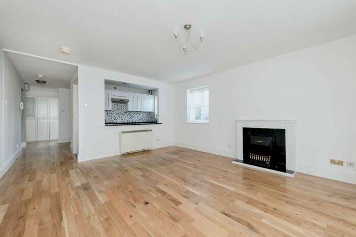 2 Bedroom Flat To Rent In Ware Point Drive, Thamesmead, London, SE28