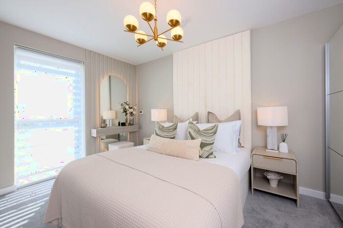 2 Bedroom Flat For Sale In Pier Way, London, SE28