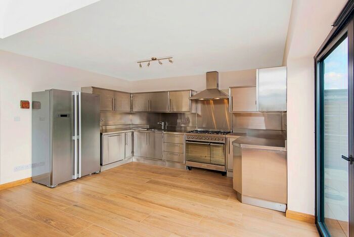 5 Bedroom Property To Rent In Haynt Walk, London, SW20