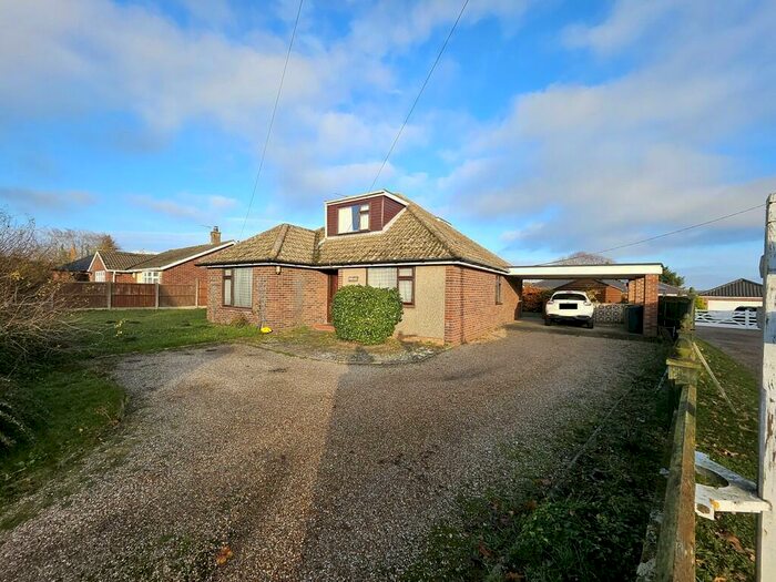 3 Bedroom Chalet For Sale In Mill Road, Ashby St. Mary, NR14