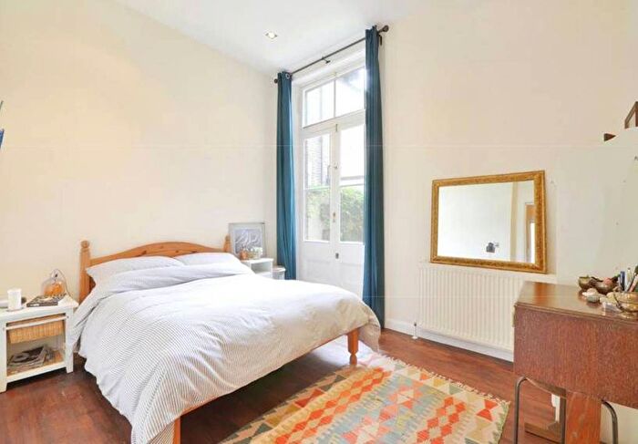 2 Bedroom Flat For Sale In Plympton Road, Kilburn, London, NW6