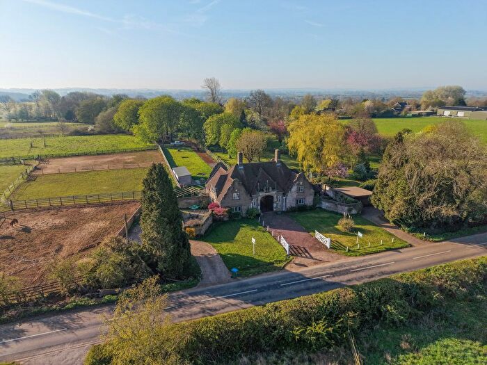 4 Bedroom Semi-Detached House For Sale In Warren Road, Little Horwood, Milton Keynes, MK17