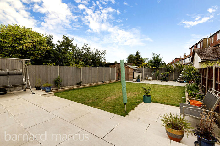 1 Bedroom Apartment To Rent In Cranborne Avenue, Surbiton, KT6