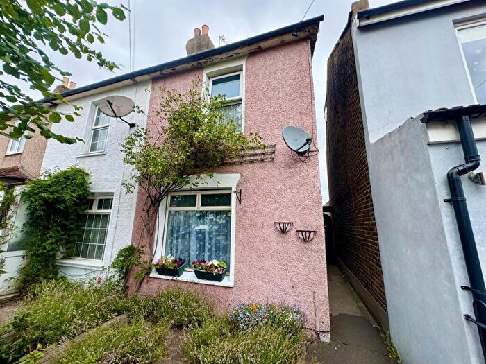 2 Bedroom End Of Terrace House For Sale In Canterbury Road, Croydon, CR0