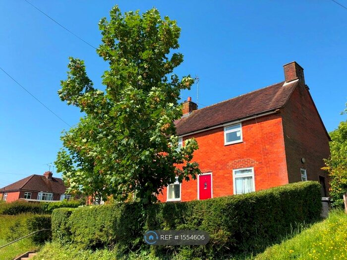 4 Bedroom Semi-Detached House To Rent In Eversley Place, Winchester, SO22