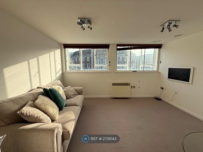 2 Bedroom Flat To Rent In High Street, Kingston Upon Thames, KT1