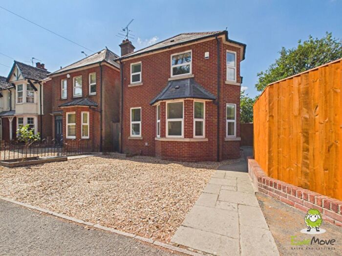 3 Bedroom Detached House For Sale In Winchester Road, Basingstoke, Hampshire, RG21