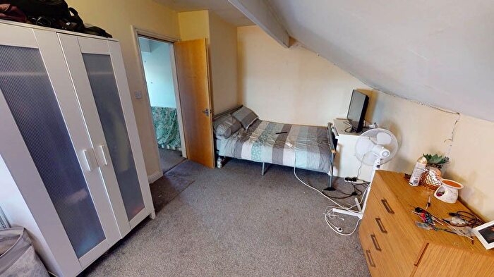 6 Bedroom Semi-Detached House To Rent In Saint Michael's Terrace, Leeds, LS6