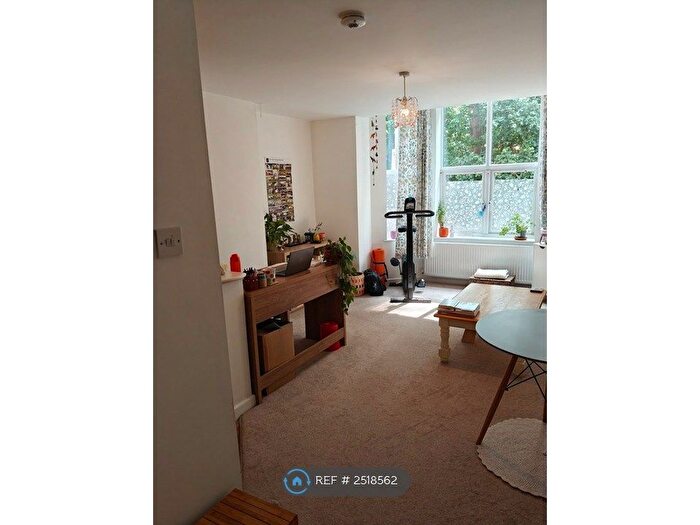 1 Bedroom Flat To Rent In Broughton Road, Banbury, OX16