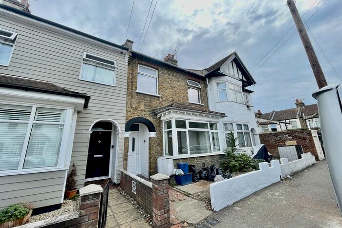 1 Bedroom Flat To Rent In Maldon Road, Southend-On-Sea, SS2