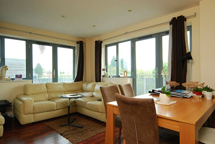 2 Bedroom Flat To Rent In Agate Close, Hanger Hill, London, NW10