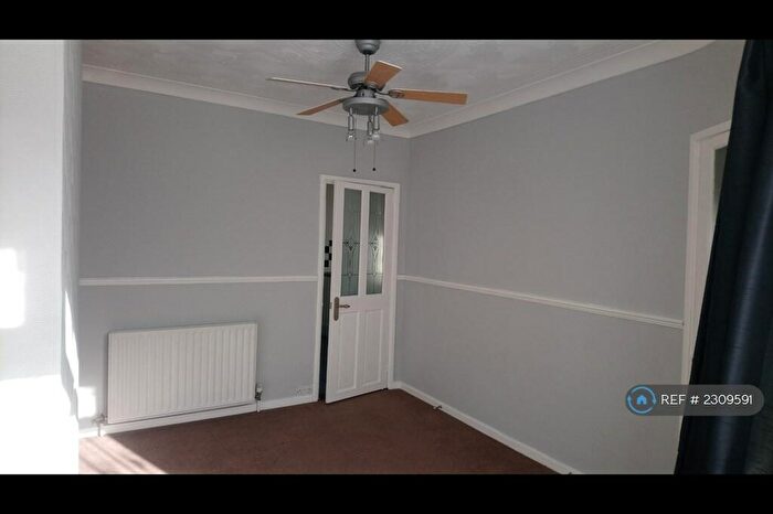 2 Bedroom End Of Terrace House To Rent In Hawthorn Road, Kent, ME2