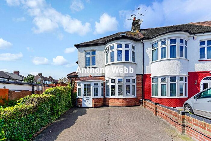 4 Bedroom End Of Terrace House For Sale In Ashley Gardens, Palmers Green, N13