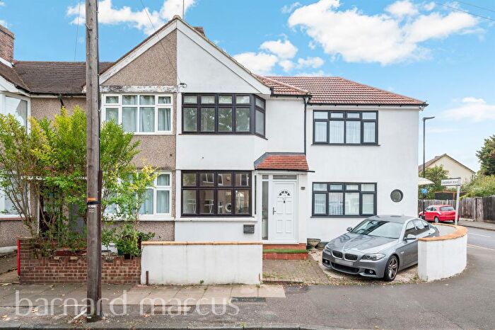 2 Bedroom End Terrace House For Sale In Saxon Avenue, Feltham, TW13