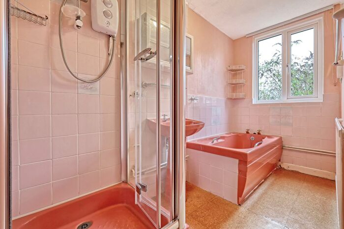 2 Bedroom Bungalow For Sale In Foxborough Chase, Stock, CM4