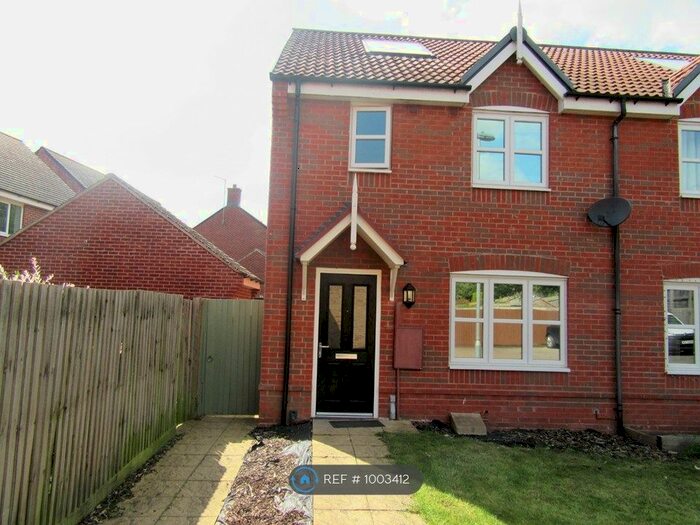 3 Bedroom Semi-Detached House To Rent In Gulliver Road, Irthlingborough, Wellingborough, NN9
