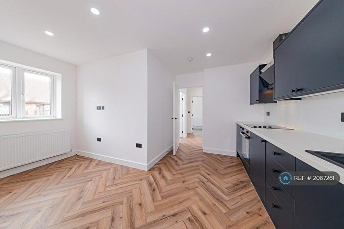 2 Bedroom Flat To Rent In Austin Court, Sutton Coldfield, B74