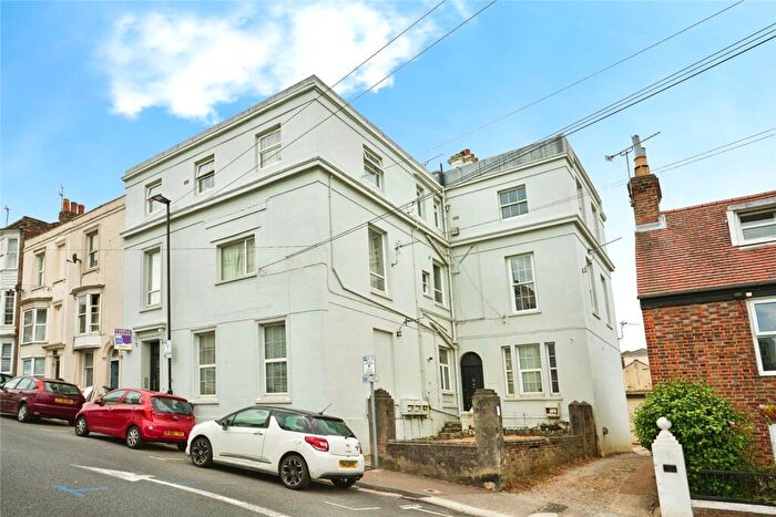 3 Bedroom Apartment To Rent In George Street, Ryde, PO33
