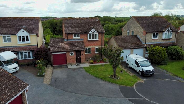 4 Bedroom Detached House To Rent In Selworthy Close, Bridgwater, TA6