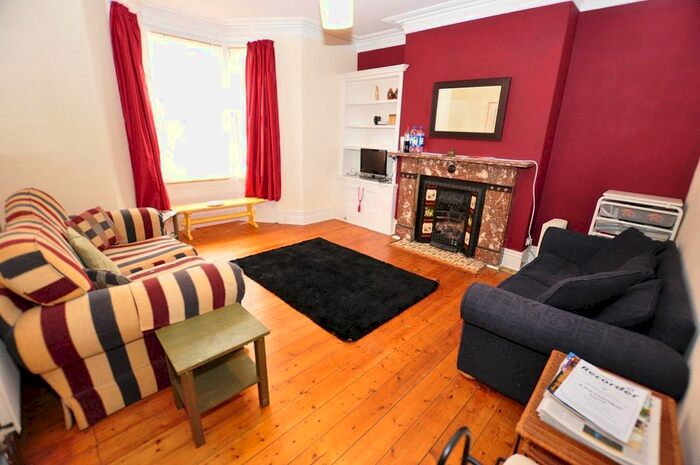 2 Bedroom Flat To Rent In Bayswater Road, Jesmond, Newcastle Upon Tyne, NE2
