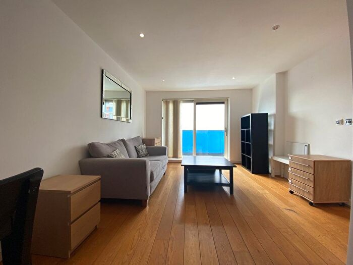 2 Bedroom Flat To Rent In Western Gateway, Royal Victoria, E16