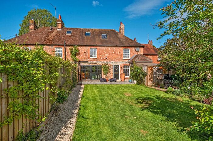 4 Bedroom End Of Terrace House For Sale In Church Lane, Hungerford, RG17
