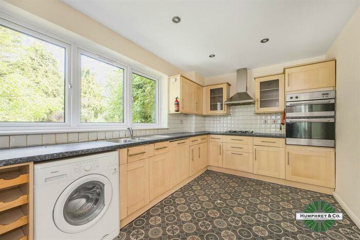 3 Bedroom End Of Terrace House To Rent In Penrhyn Avenue, London, E17