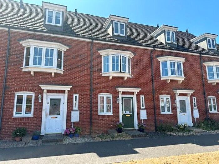 4 Bedroom Town House For Sale In Urquhart Road, Thatcham, RG19