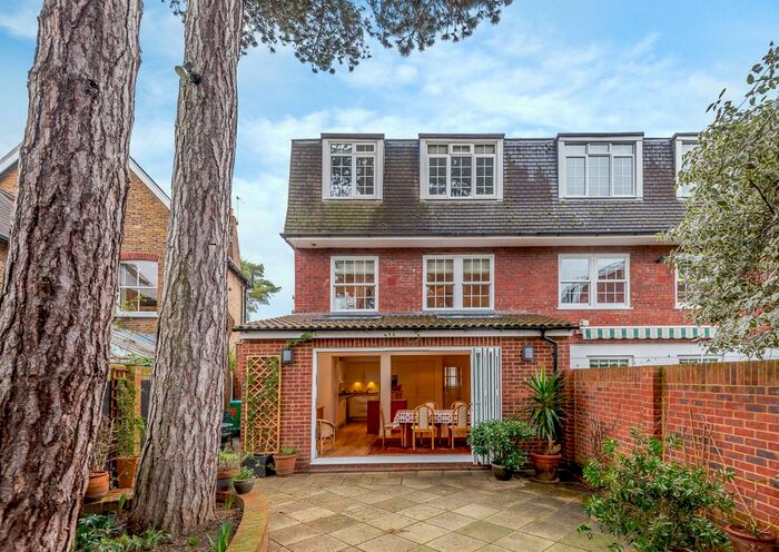 4 Bedroom Semi-Detached House To Rent In Broom Road, Teddington, TW11