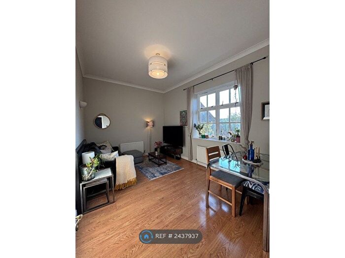 2 Bedroom Flat To Rent In Lattimore Road, St. Albans, AL1