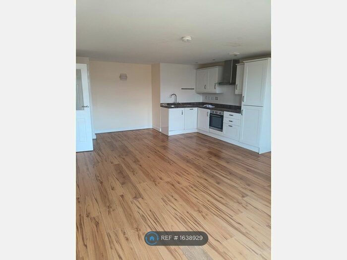 2 Bedroom Flat To Rent In The Old School House, Cullingworth, Bradford, BD13