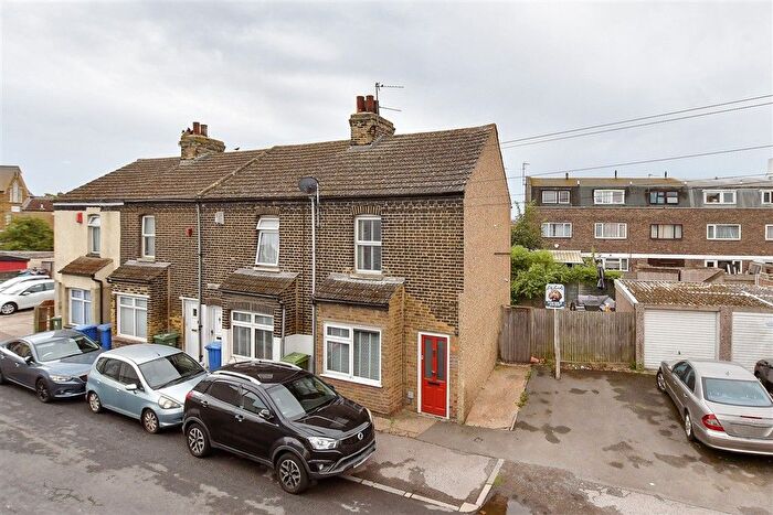 2 Bedroom End Terrace House For Sale In North Road, Queenborough, Sheerness, Kent, ME11