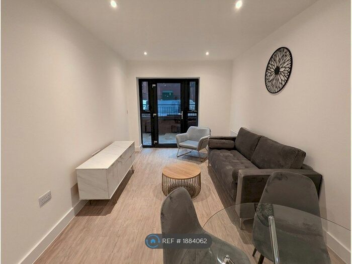 2 Bedroom Flat To Rent In Digbeth Square, Birmingham, B12