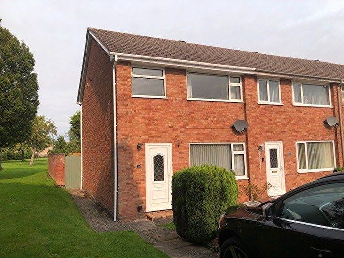 3 Bedroom Semi-Detached House To Rent In Coppice Close, Hinckley, LE10