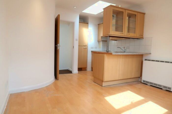 1 Bedroom Apartment To Rent In Kentish Town Road, NW5