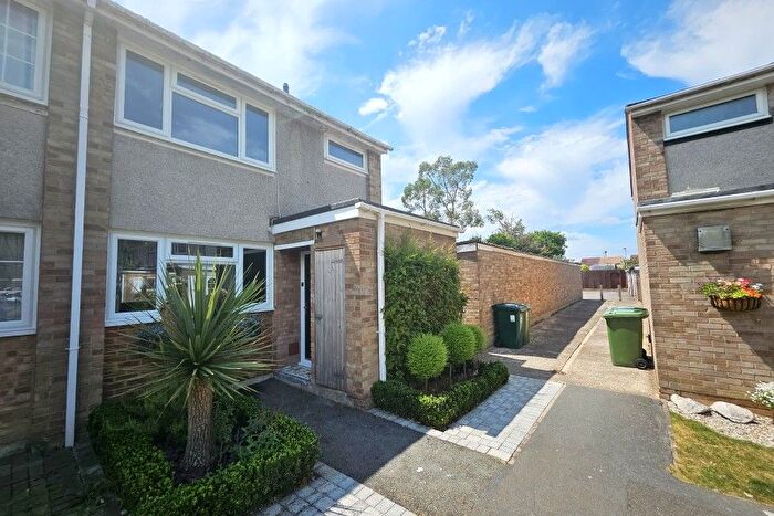 3 Bedroom End Of Terrace House To Rent In Shepperton, Surrey, TW17