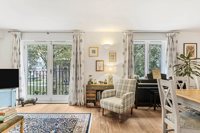 2 Bedroom Apartment For Sale In St. Matthew's Row, London, E2