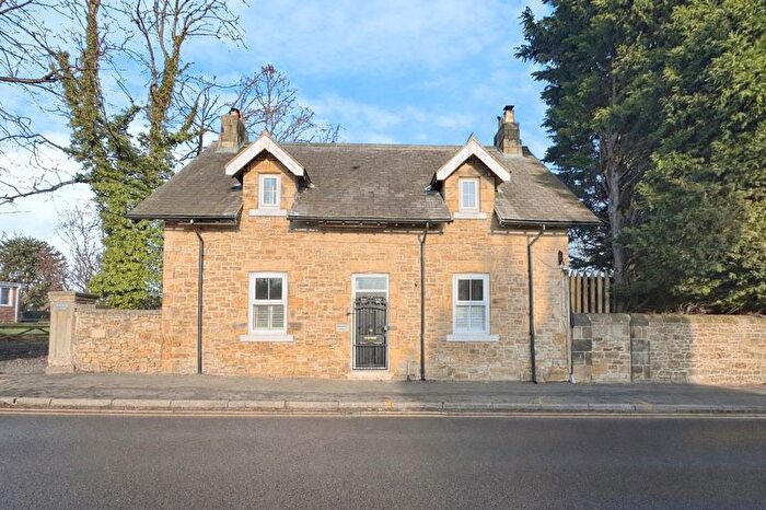 3 Bedroom Semi Detached House For Sale In Lane Head, Ryton, NE40