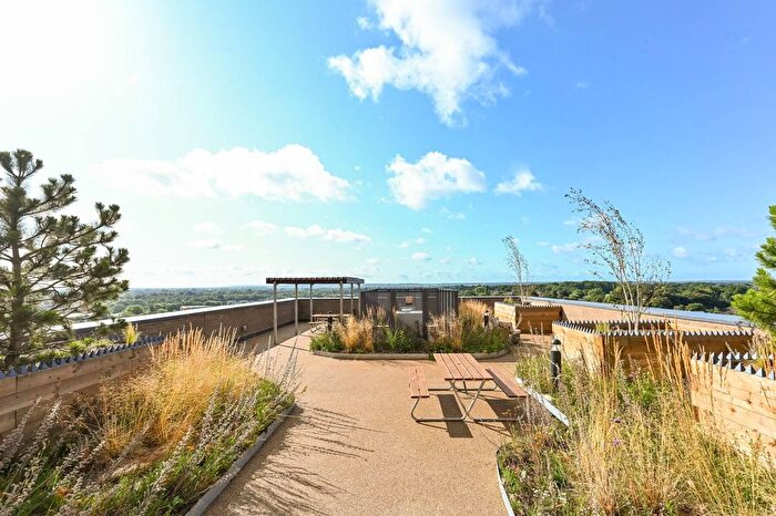 3 Bedroom Flat To Rent In Carter House, Maidenhead, SL6