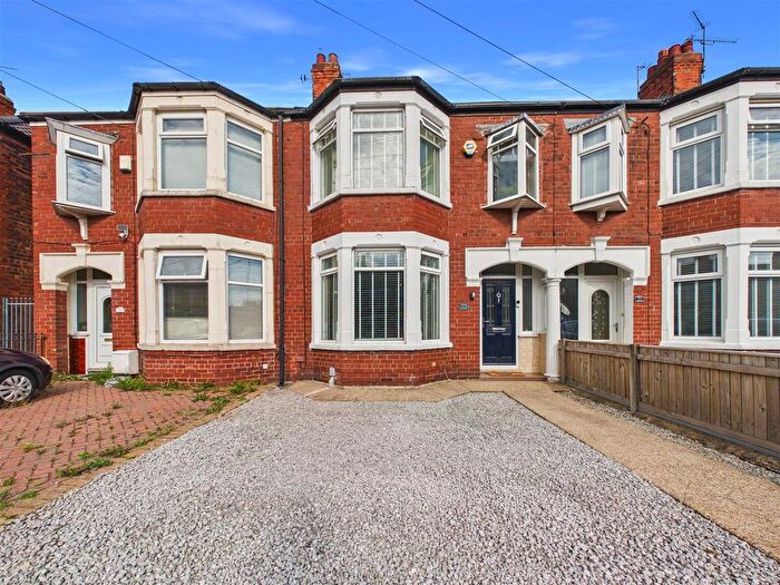 3 Bedroom Terraced House For Sale In Meadowbank Road, Hull, HU3