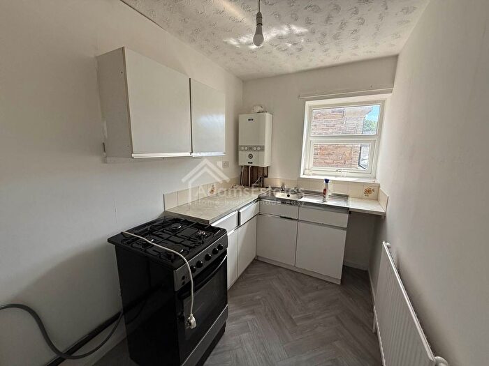 1 Bedroom Flat To Rent In Lees Hall Road, Dewsbury, WF12