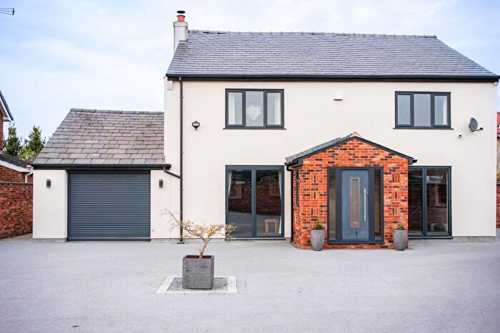 3 Bedroom Detached House For Sale In Rufford Road, Southport, PR9