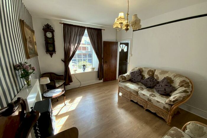2 Bedroom Cottage For Sale In Furnace Lane, Sheffield, S13
