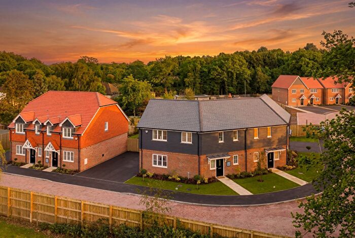 3 Bedroom End Terrace House For Sale In Haroldslea Drive, Horley, RH6