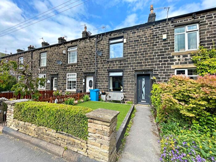 2 Bedroom Terraced House To Rent In Chew Valley Road, Greenfield, OL3