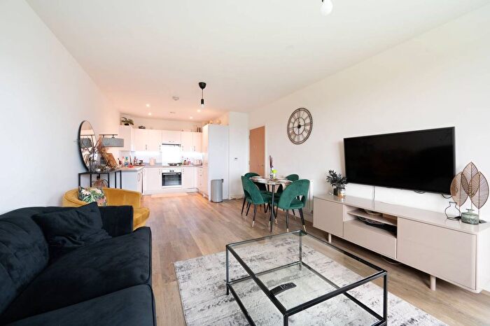 2 Bedroom Flat For Sale In Ridding Lane, Sudbury, Greenford, UB6